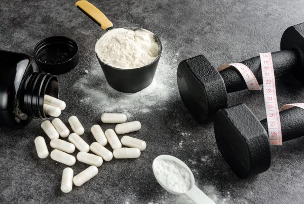 suplementos alimentares, whey protein, peso de academia